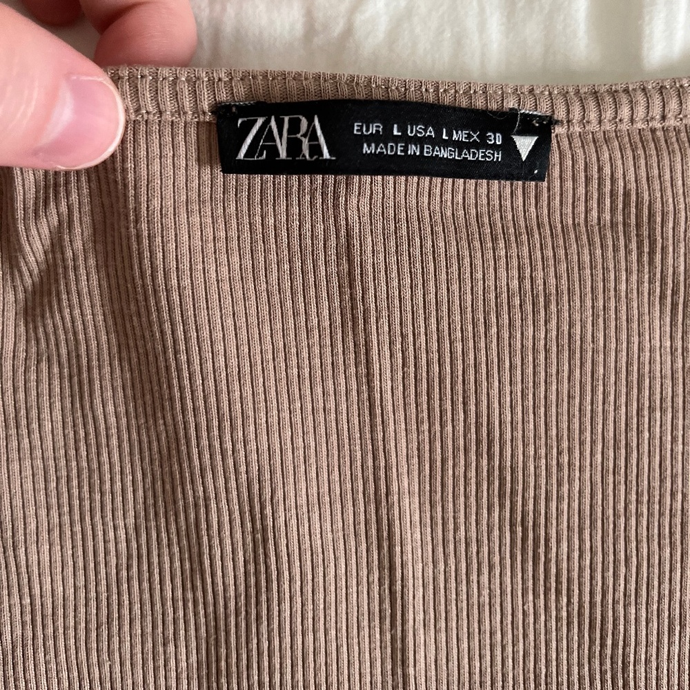 Zara // Squareneck Long Sleeve Ribbed Crop Top in Beige Nude - Picture 2 of 4